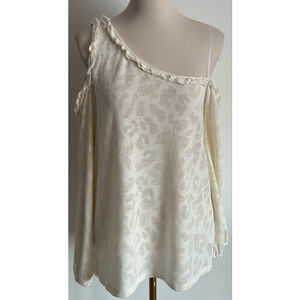 Women's Doe & Rae Beige Leopard Print Cold Shoulder Long Sleeve Tee M